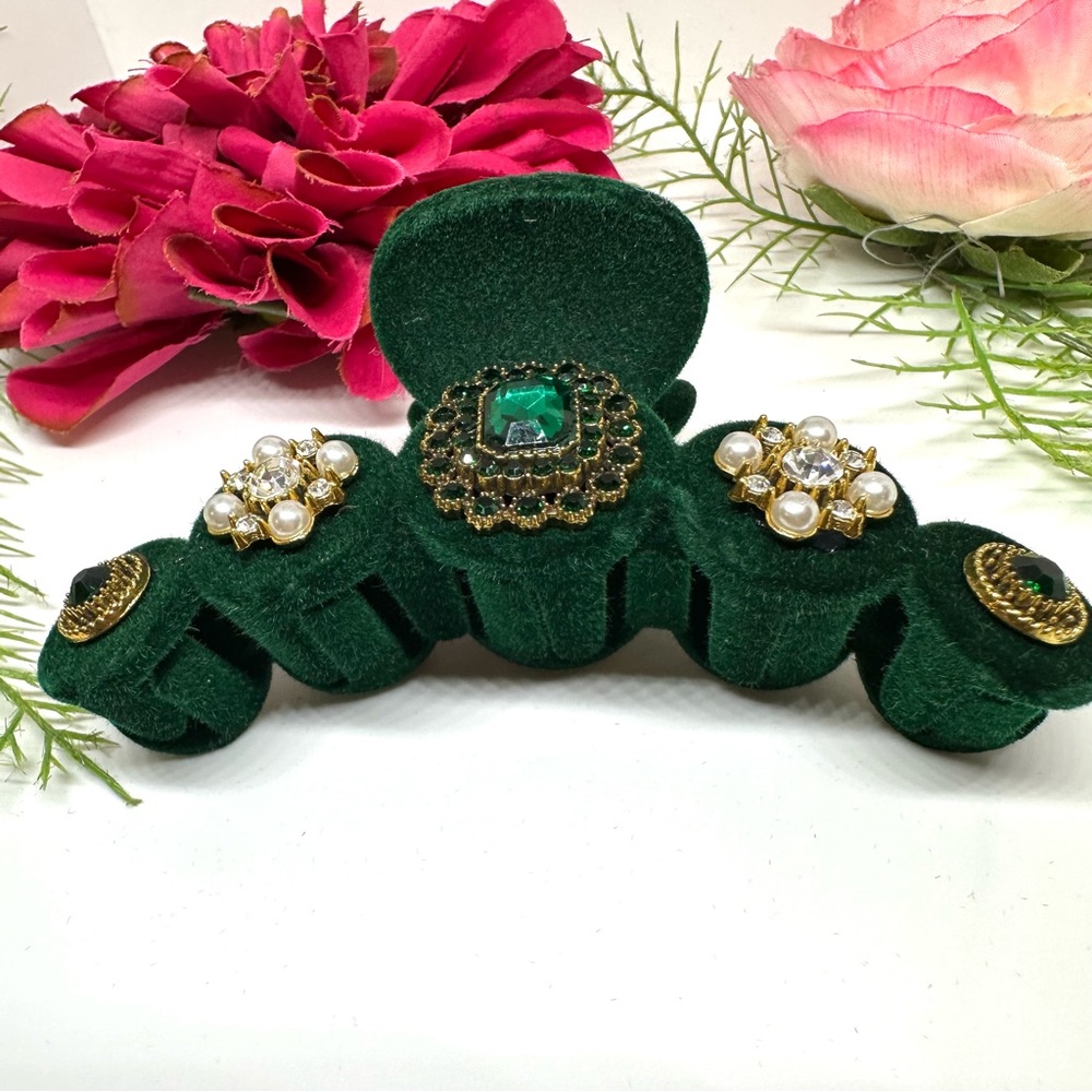 One Left!⚜️Emerald Velvet Crystal Embellished Hair Clip - Picture 4 of 6